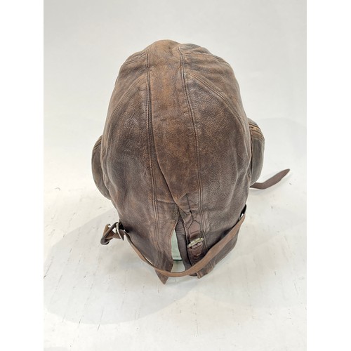 9111 - A WWII Battle of Britain period B Type flying helmet No.4 dated 1939, made by Wareings Ltd, 7 1/2-7 ... 