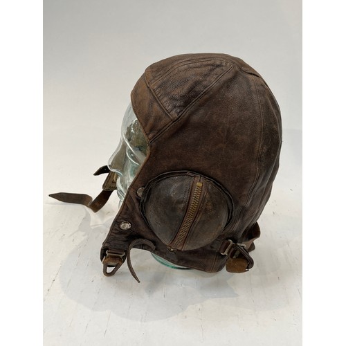 9111 - A WWII Battle of Britain period B Type flying helmet No.4 dated 1939, made by Wareings Ltd, 7 1/2-7 ... 