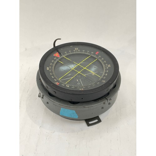 9165 - A WWII Air Ministry P10 compass