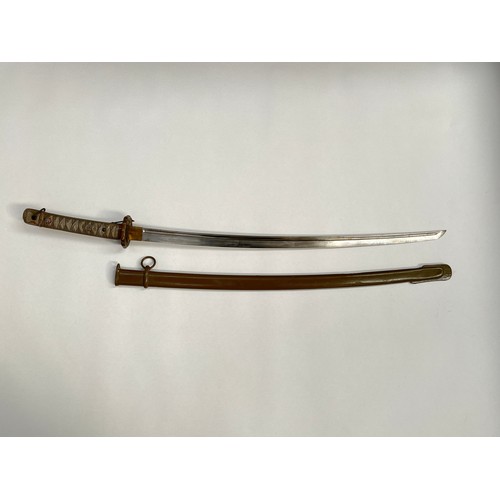 9193 - A WWII Japanese NCO's sword, green painted metal scabbard, the blade number non-matching to scabbard... 