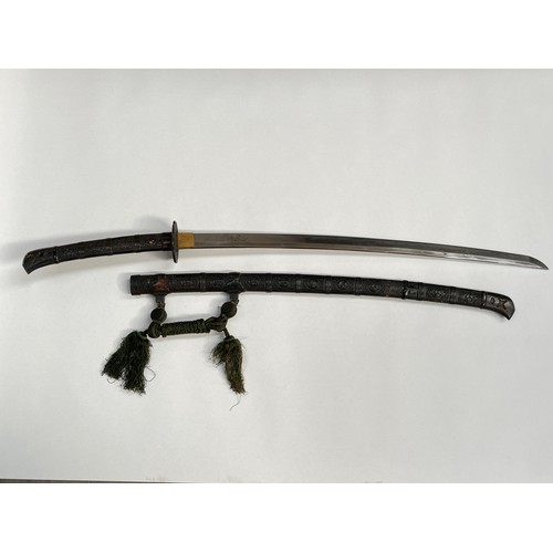 9194 - A Japanese sword, the blade appears to be signed Fujiwara Morikuni and circa Shinto / Shinshinto 160... 