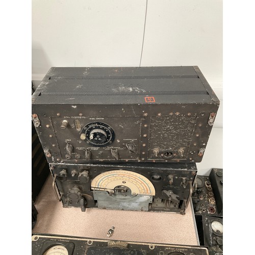 9321 - A WWII era bomber radio, thought to be an adapted R1155, together with a CS-48 US transmitter, also ... 