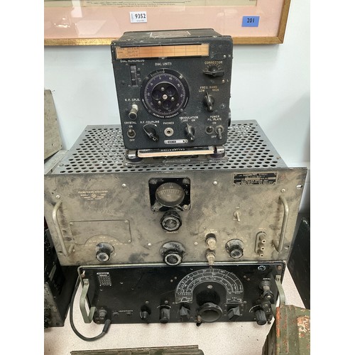 9327 - A 1950's US Signal Generator SG-118 and a British radio set, LM-18 crystal meter (3)