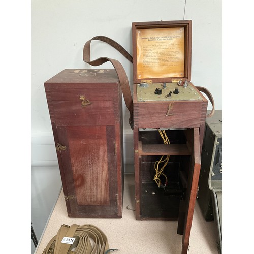 9335 - A WWII Air Ministry 1941 dated Output Tester Type 7 105B/47 and Generator Signal Type 24 105B/46 (2)