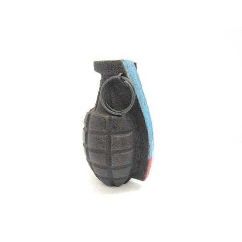 9415 - A WWII US Mk. II pineapple training grenade      (C)