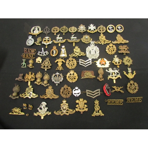 9454 - A quantity of mainly British regimental cap badges including Scottish King’s Borderers and Royal Art... 