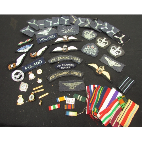 9461 - A collection of RAF badges / insignia including Air Training Corps, ribbons and wings etc