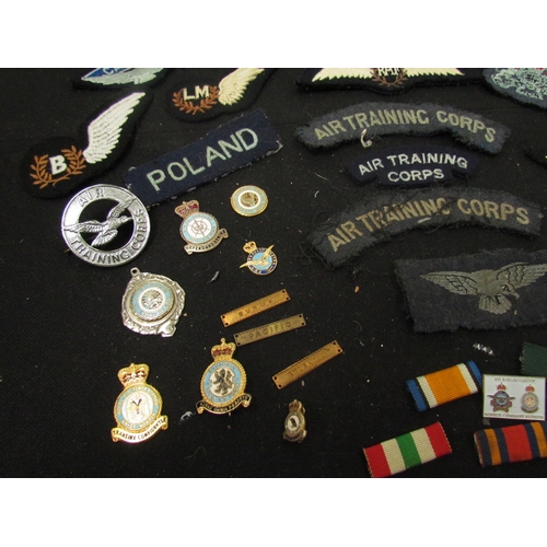 9461 - A collection of RAF badges / insignia including Air Training Corps, ribbons and wings etc