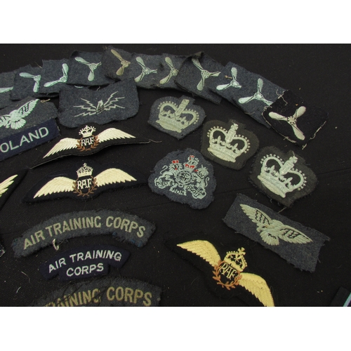 9461 - A collection of RAF badges / insignia including Air Training Corps, ribbons and wings etc