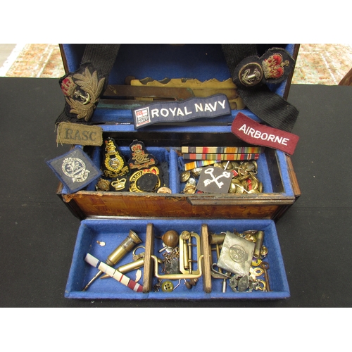 9462 - A box of miscellaneous including buttons and Royal Navy insignia