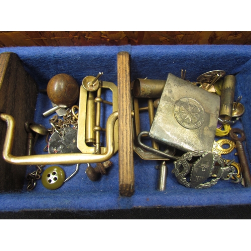 9462 - A box of miscellaneous including buttons and Royal Navy insignia