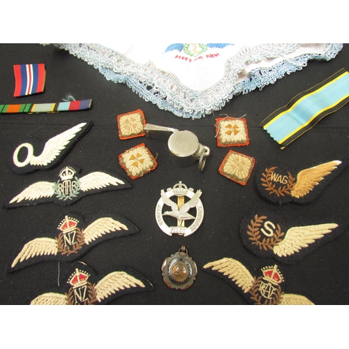 9465 - A collection of RAF / Commonwealth badges and insignia including New Zealand, Australia, and Royal F... 