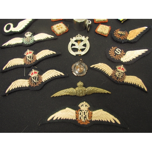 9465 - A collection of RAF / Commonwealth badges and insignia including New Zealand, Australia, and Royal F... 