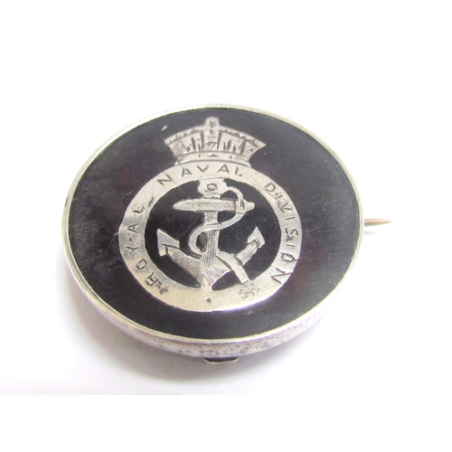 9481 - A WWI Royal Naval Division tortoiseshell and silver sweetheart brooch