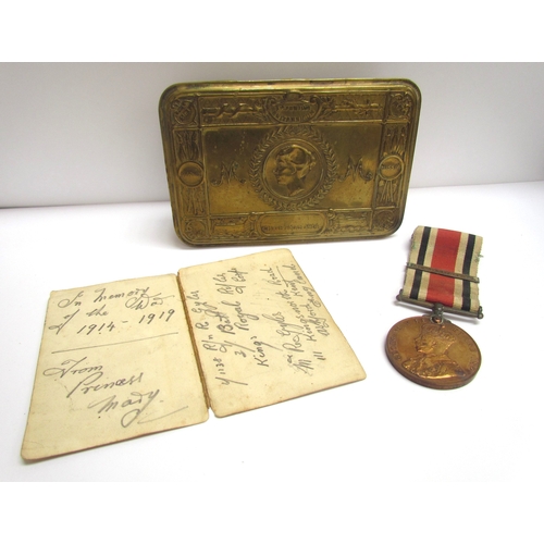 9472 - A WWI Christmas 1914 Princess Mary gift tin with 1915 card pencil signed 1138 R/N R. GYLES 3/ BATT. ... 