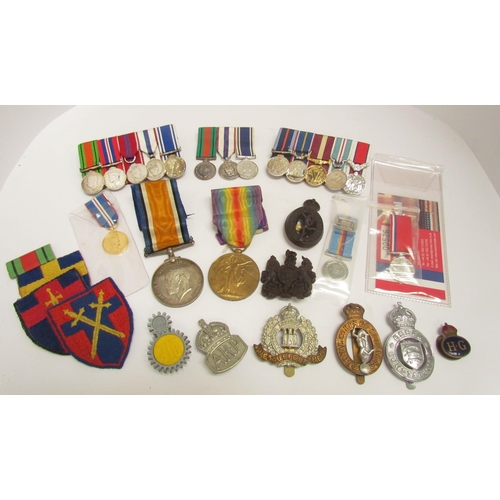 9446 - A quantity of medals and insignia including WWI pair to 160178 GNR. H.K. COOK R.A., Bakelite economy... 