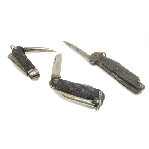 9447 - Three WWII jack knives including 1940 dated