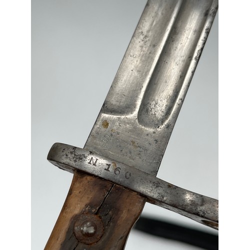 9225 - A German 71/84 bayonet with S71/84 scabbard, not fitting