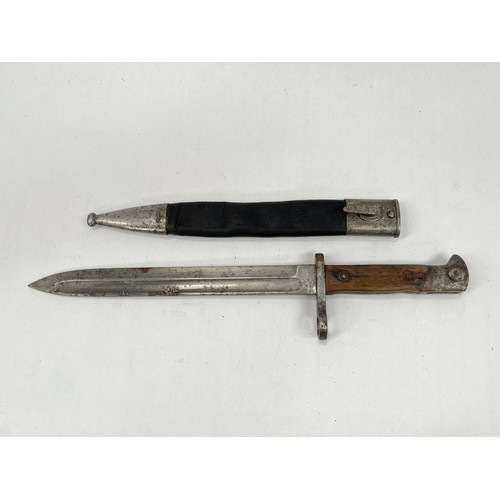 9225 - A German 71/84 bayonet with S71/84 scabbard, not fitting