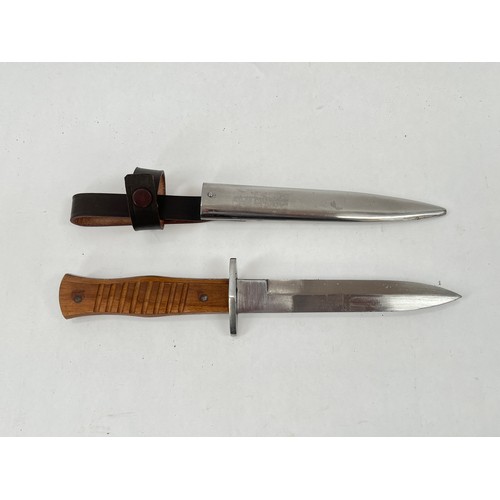 9229 - A reproduction reanactor’s WWI German trench knife        (C)