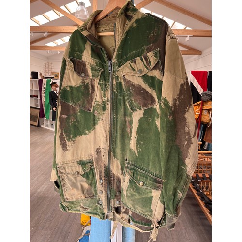 9495 - A post-war Dennison smock, camouflage a/f