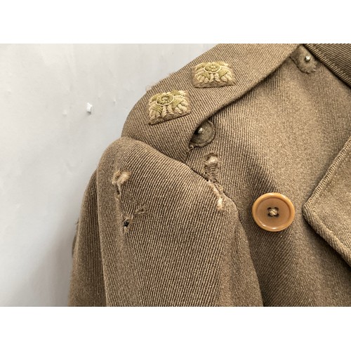 9515 - A WWI British Royal Flying Corps officer's 'Maternity' tunic, with RFC cloth badge to breast, some m... 