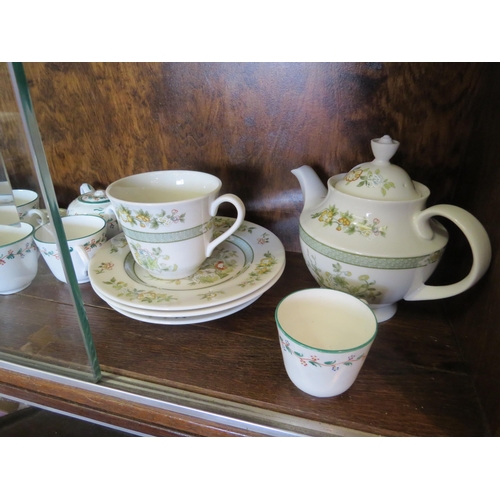 1104 - A selection of tea wares including Royal Doulton yellow ground, a/f       GROUP