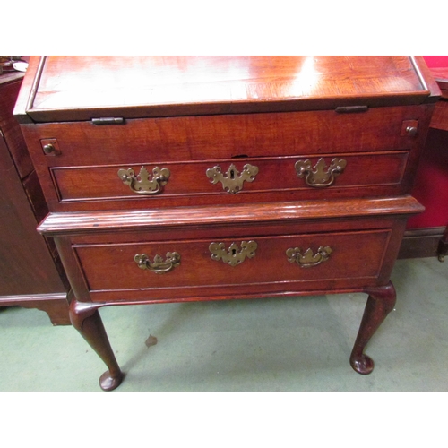 4085 - A George III crossbanded oak bureau, the fitted interior with removable stepped drawers and secret d... 