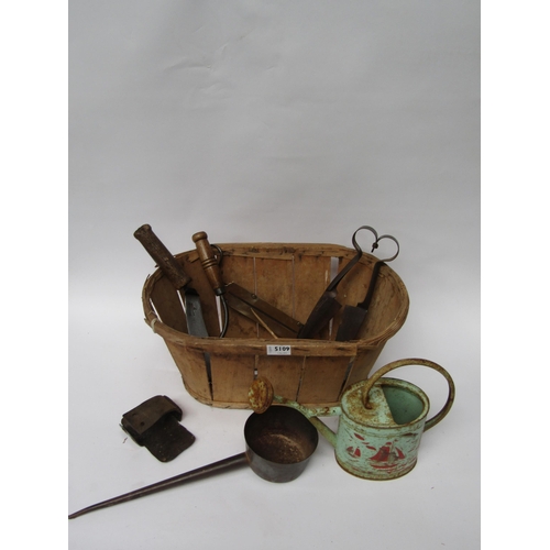 5109 - A wooden basket with garden tools and brass scales, greenhouse long spout waterer, garden edger etc