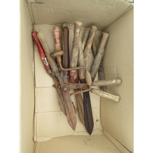 5456 - A box of shears etc