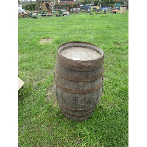 5457 - An oak barrel