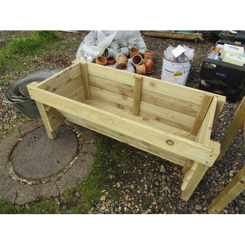 3416 - Two wooden raised planters