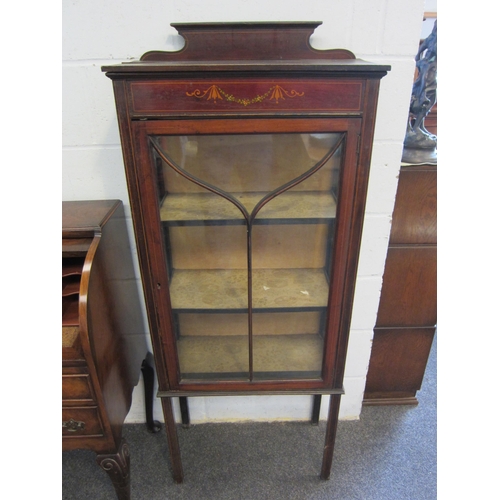 1019 - An Edwardian mahogany china display cabinet with line lined interior raised on square legs (top spli... 