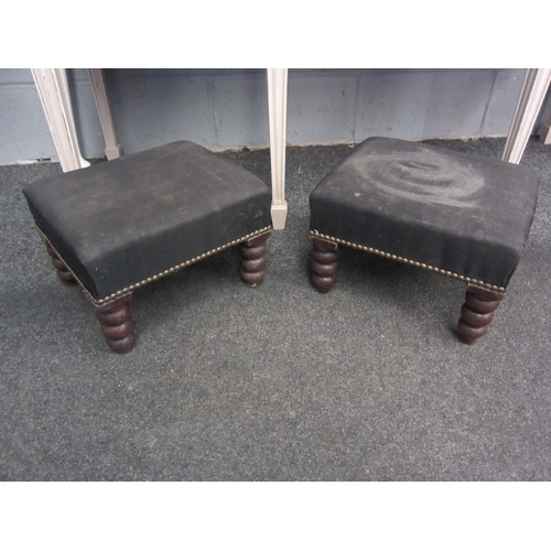 1043 - A pair of Victorian foot stools on turned legs     (R) £40