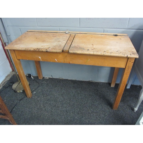 1053 - A twin vintage school desk