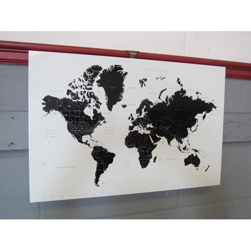 1073 - A tin plate wall hanging map of the World, 40cm x 60cm