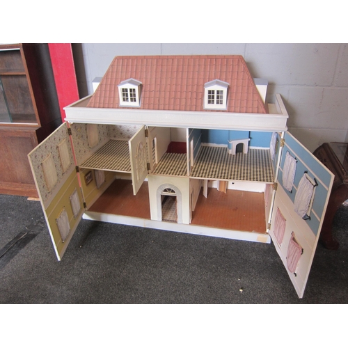 1077 - A Georgian style doll’s house, 85cm high x 105cm wide x 45cm deep     (E) £40-60