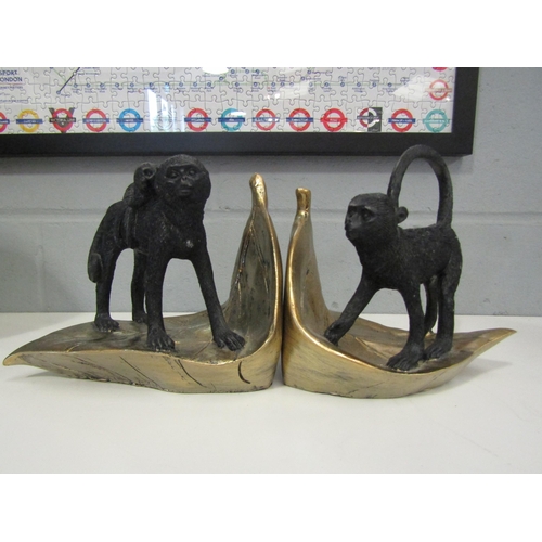 1254 - A pair of spider monkey book-ends, 33cm wide together