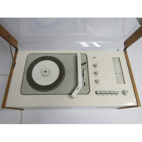 8462 - A Braun Stereo-Phonosuper SK 61 'Snow Whites Coffin' record player / radio, designed by Dieter Rams ... 