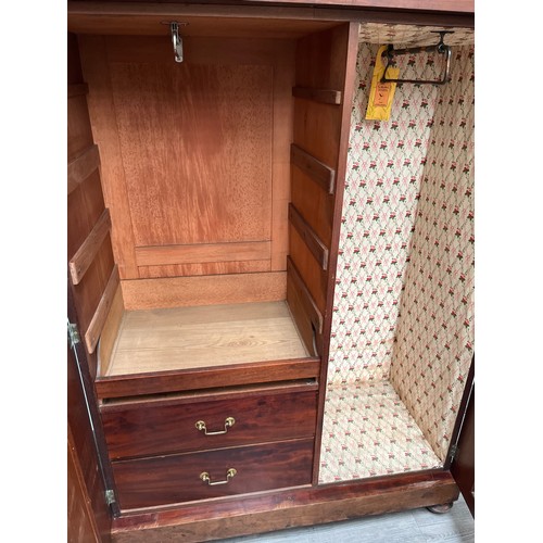 9052 - A Victorian mahogany wardrobe, twin doors opening to reveal hanging and drawer space