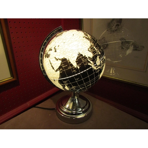 4052 - A light-up black globe table lamp. 20cm diameter        (R) £15