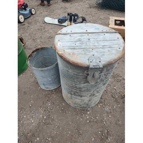 3549 - A galvanised bin liner and a galvanised lidded feed bin