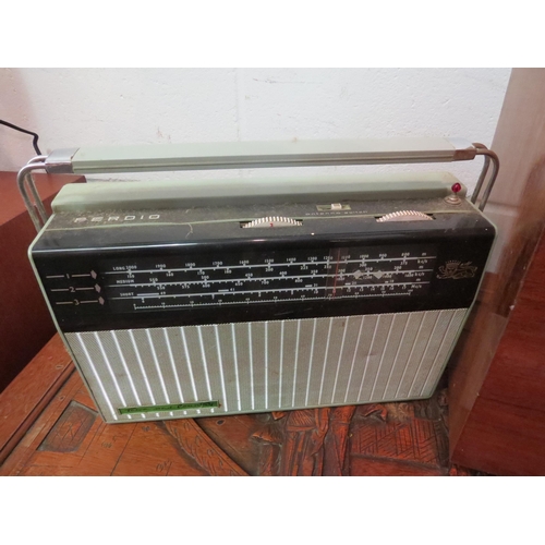 1084 - A vintage radio, a/f, and Perdio radio (2)