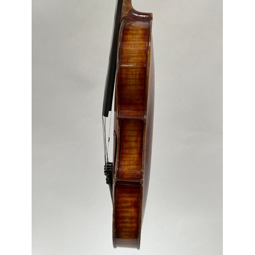 8052 - A Victorian full size violin (4/4) with figured maple one piece back, cased