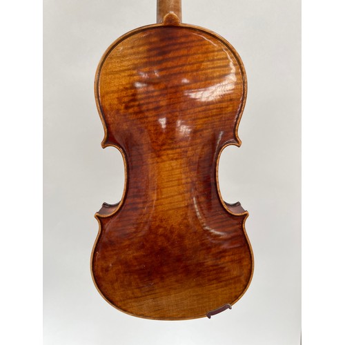 8052 - A Victorian full size violin (4/4) with figured maple one piece back, cased