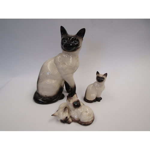 9070 - Three Beswick Siamese cats in sealpoint gloss, model no. 1882, model no. 1887 and model no. 1296