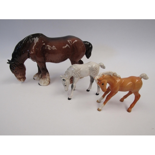 9086 - A Beswick Grazing Shire in brown gloss, model no. 1050, Beswick medium Foal (head down) in Palomino ... 