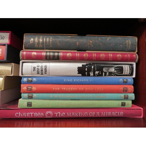 4212 - Folio Society, a collection of 22 volumes, including Oscar Wilde boxed set of 3 volumes, plus others... 