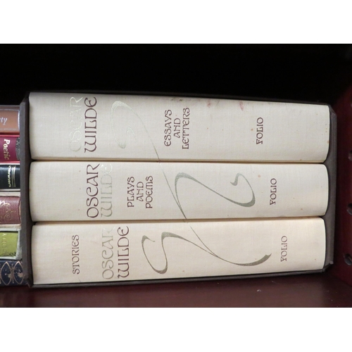 4212 - Folio Society, a collection of 22 volumes, including Oscar Wilde boxed set of 3 volumes, plus others... 