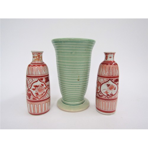 4281 - A Lovatt's green ribbed vase and two Oriental red Kutani vases